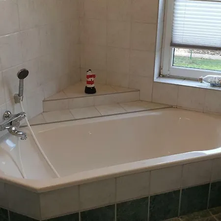 Ferienhaus Bahnenswarft بيت للعطل Dagebüll